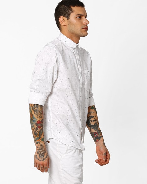 white shirt white paint