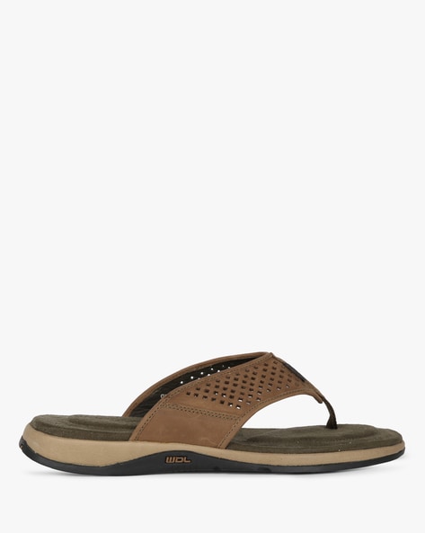 ajio woodland sandals