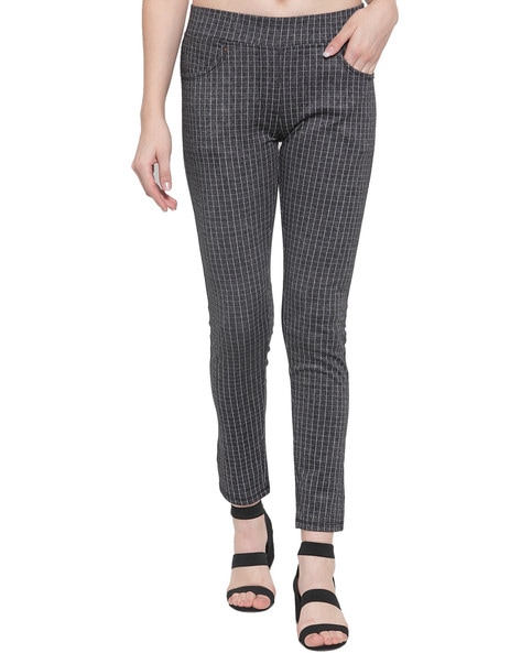 Wholesale Women Red Check Knit Tapered Pants – Tradyl