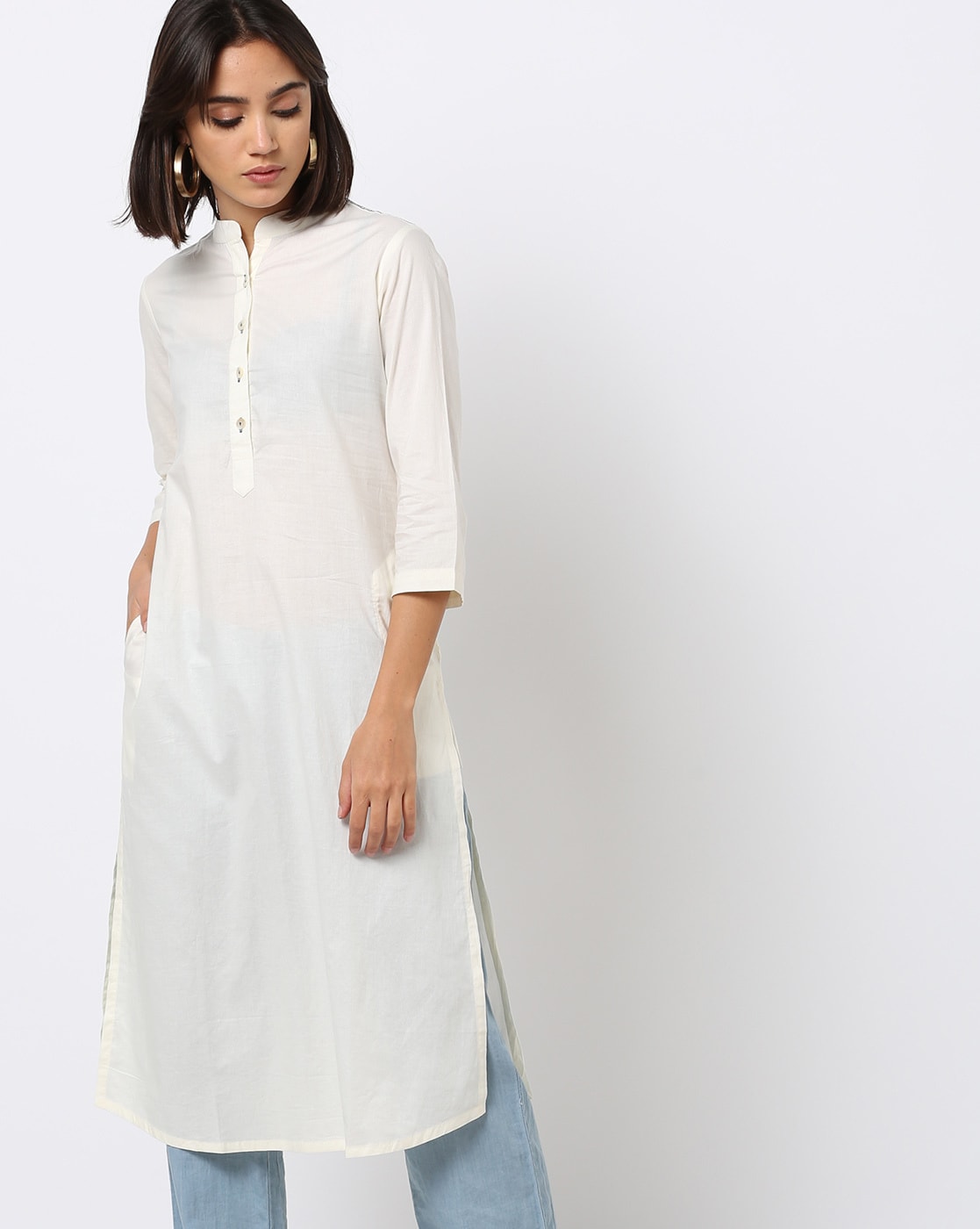 HIGH NECK KURTI WITH JEANS
HOW TO STYLE KURTI WITH JEANS