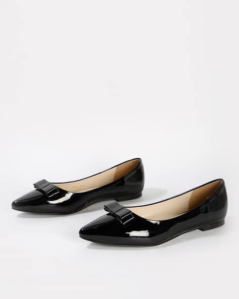 Pointed-Toe Flat Shoes