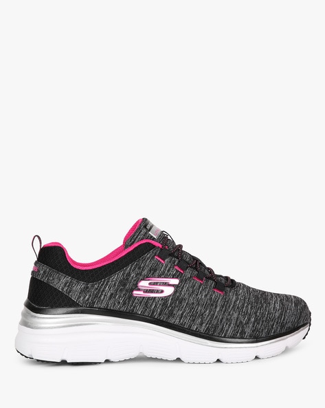 Skechers fashion fit store up a level