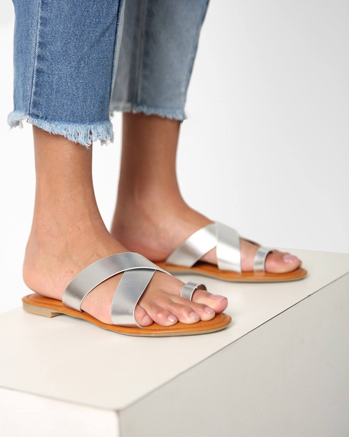 silver toe ring sandals