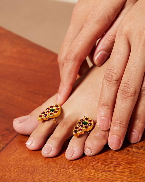 Golden Toe Rings/Jodve Floral Design – Hayagi