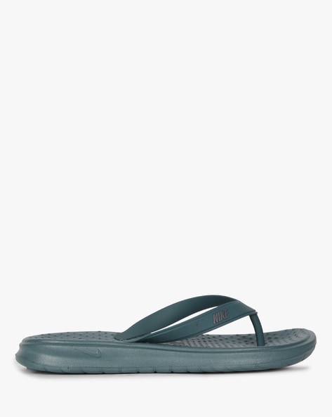 Nike solay best sale flip flops womens