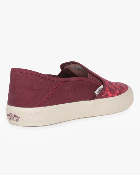 Maroon hot sale vans outfit