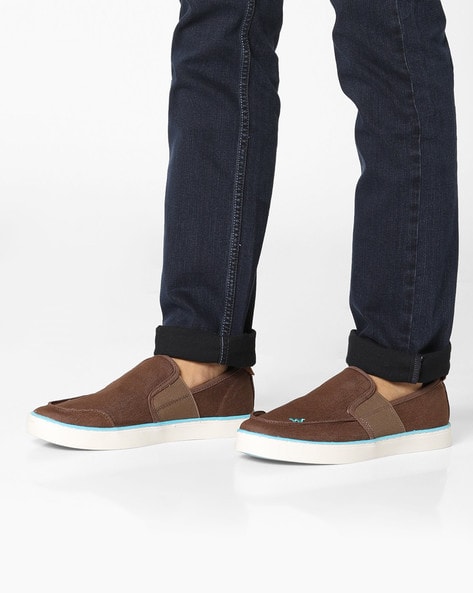 wildcraft slip ons