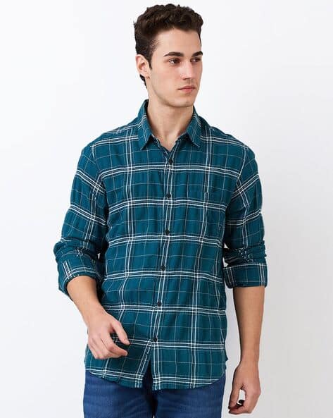 Men Checked Slim Fit Shirt with Patch Pocket