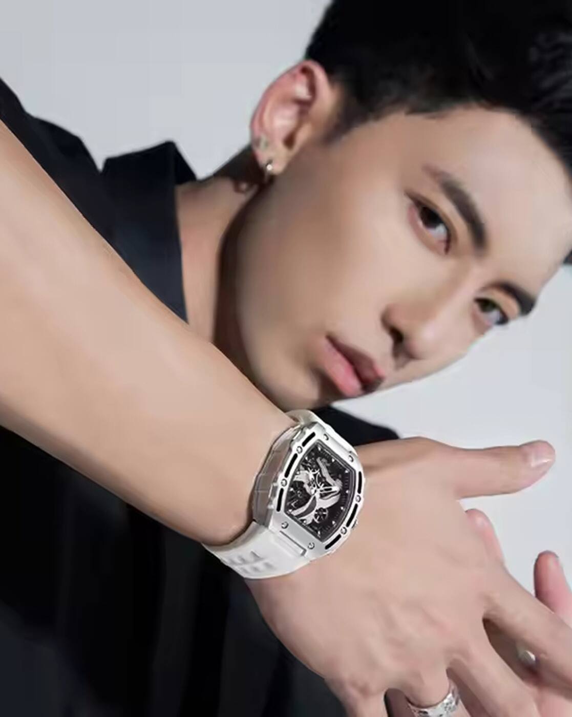 -1117Wx1400H-701818771-white-