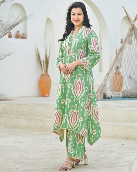 GOSRIKI Women Ikat Print Straight Kurta Set