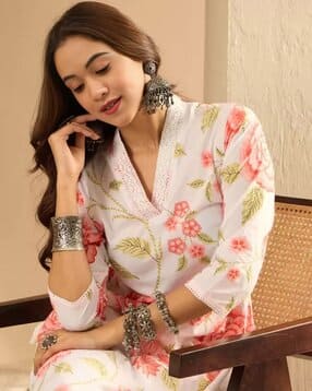 nayasi Women Floral Straight V-Neck Kurta-picture-25