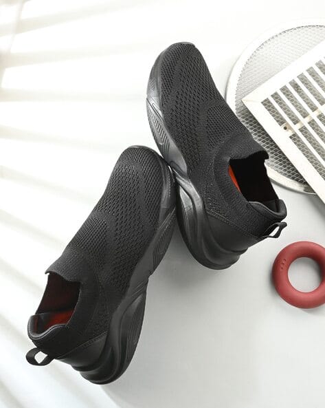 Men Round-Toe Sports Shoes with Slip-On Styling