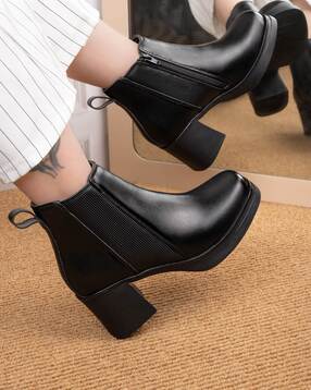 Women Ankle-Length Boots with Zip-Closure