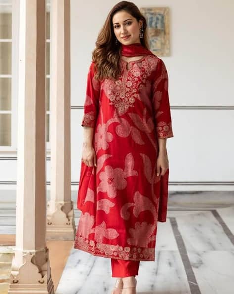 MYRIE Women Embroidered Straight Kurta Set
