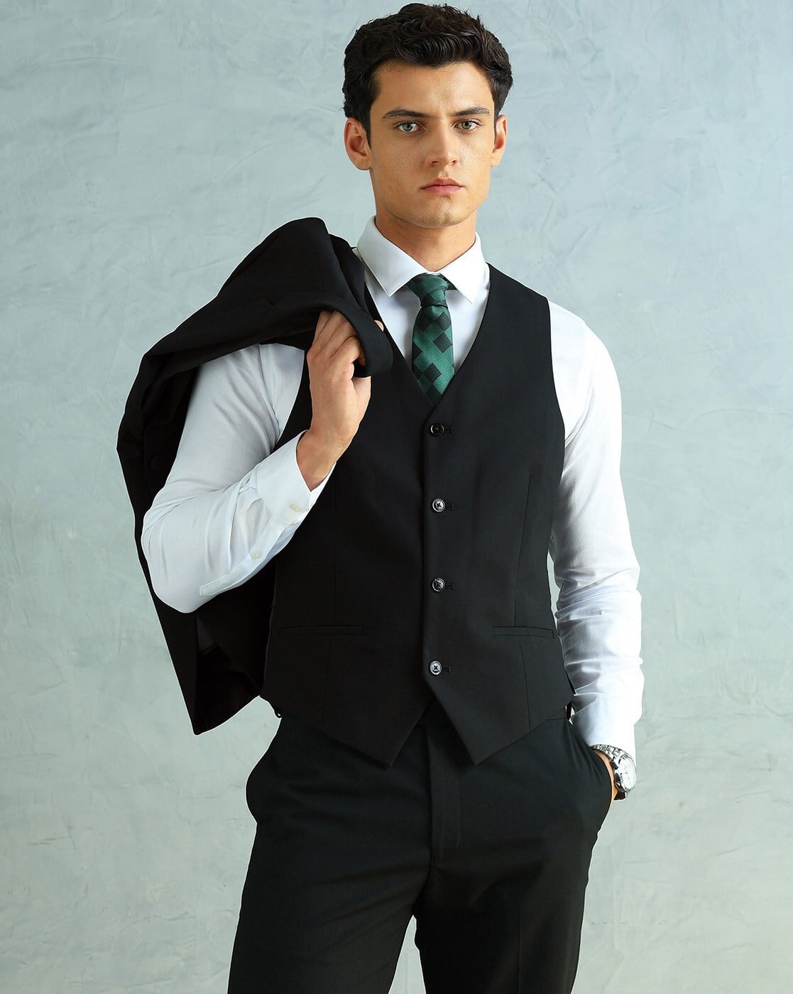 -1117Wx1400H-702079175-black-