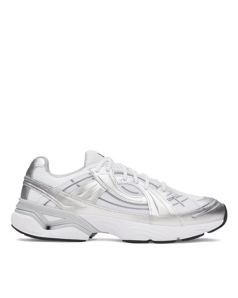 Sola Low-Top Lace-Up Shoes