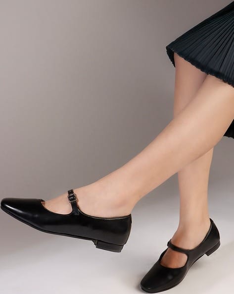 Women Square-Toe Mary Janes with Buckle Closure