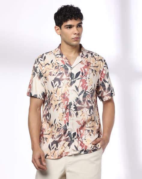 NETPLAY Men Leaf Print Regular Fit Resort Shirt