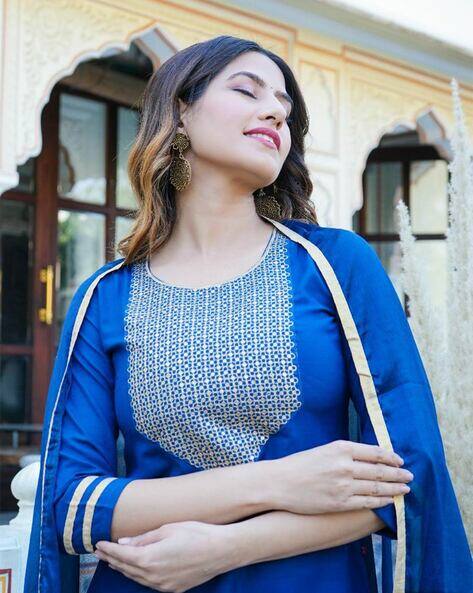 ANNI DESIGNER Women Embroidered Straight Kurta Set