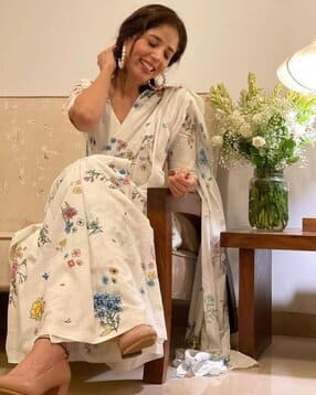 Women Floral Printed Saree