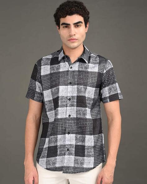 BHINDAS Men Checked Spread-Collar Slim Fit Shirt