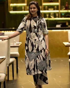 texstile Women Floral Print Straight Kurta Set-picture-53