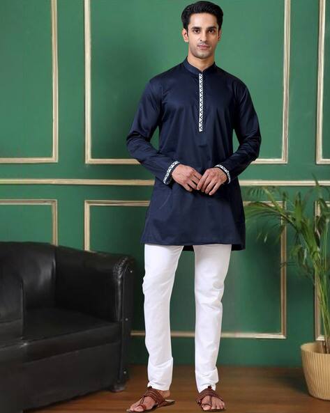 TATTVA Men Embroidered Slim Fit Short Kurta with Mandarin Collar