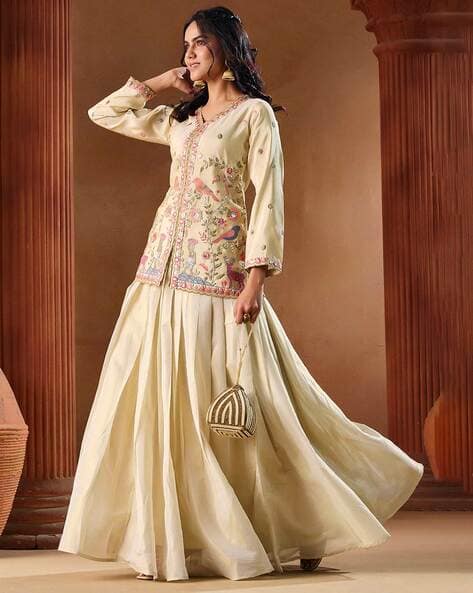 Buy Women's Lehenga Choli Sets Online: Low Price Offer on Lehenga Choli  Sets for Women - AJIO