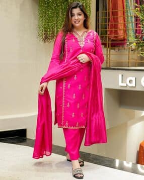 svaraa Women Embroidered Straight Kurta Suit Set -picture-3