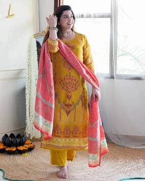 svaraa Women Floral Print Straight Kurta Suit Set -picture-41