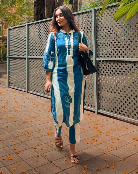 Women Embroidered Straight Kurta Set