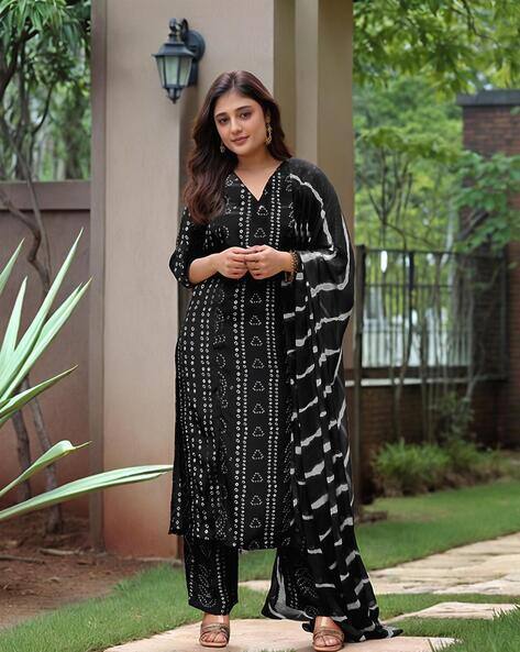 GOSRIKI Women Bandhani Print Straight Kurta with Pants & Dupatta