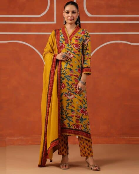 SVARAA Women Floral Print Anarkali Kurta Set