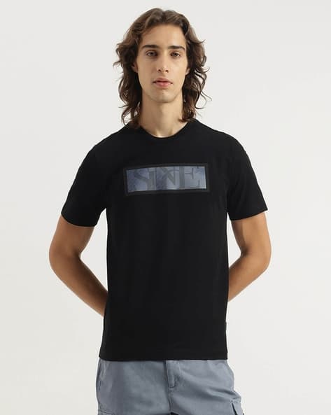 UNITED COLORS OF BENETTON Men Typographic Print Regular Fit Crew-Neck T-Shirt