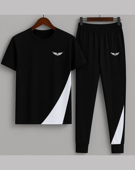 Men Colourblock Regular Fit Tracksuit