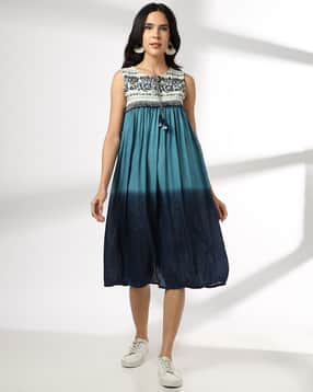 Women Embroidered Relaxed Fit Tunic-image-13