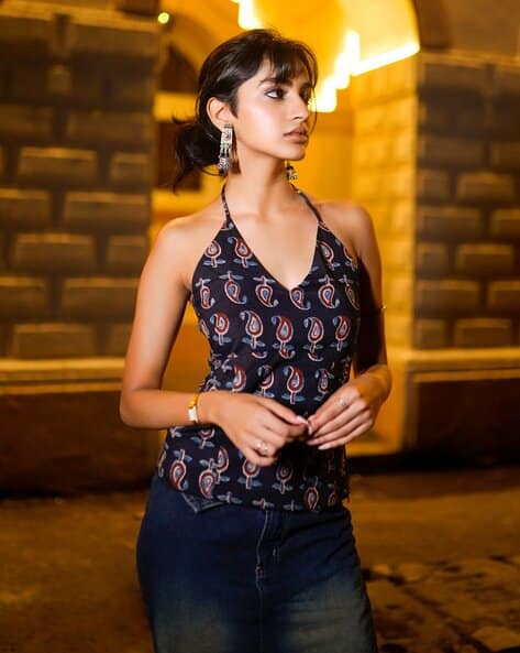 GOSRIKI Women Floral Print Relaxed Fit V-Neck Top