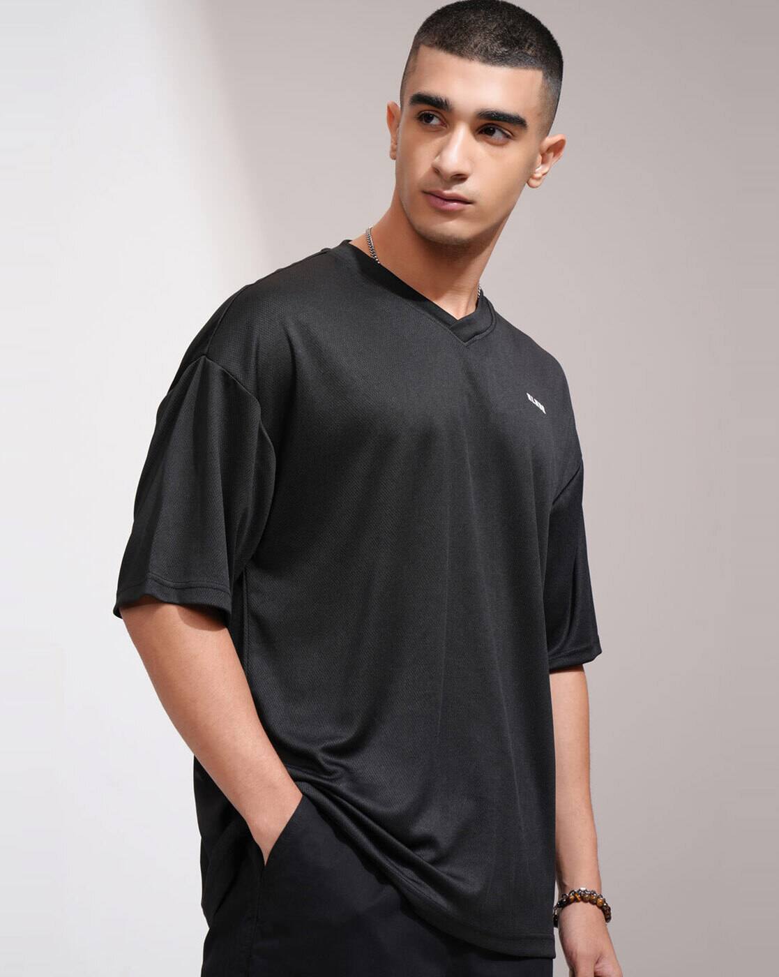 Buy HIGHLANDER Men Oversized Fit V-Neck T-Shirt Online | Ajio.com