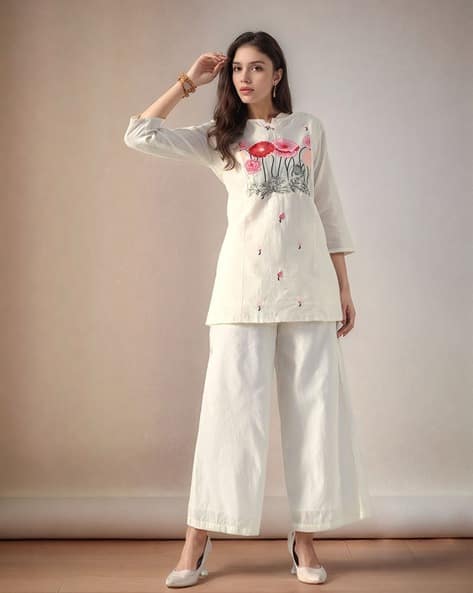 LEIA Women Embroidered Kurta & Pants Co-Ord Set