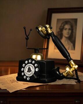 Charming European Retro Resin Telephone