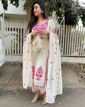 Women Embroidered Straight Kurta Suit Set-image-35