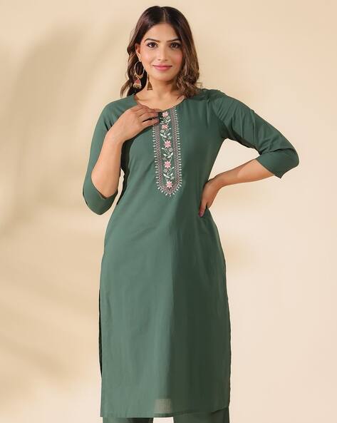 ARAMYA Women Embroidered Straight Kurta