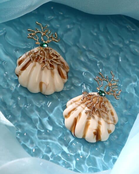 Sohi Women Gold-Plated Veined-Conchiglia Drop Earrings