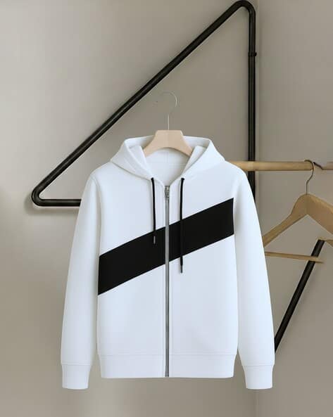 Buy XLERATE Men Colourblock Regular Fit Z Online | Ajio.com