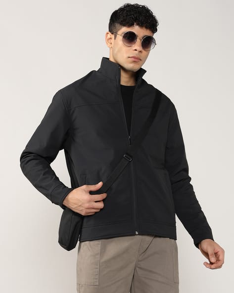 -473Wx593H-443095087-black- -473Wx593H-443095087-black-