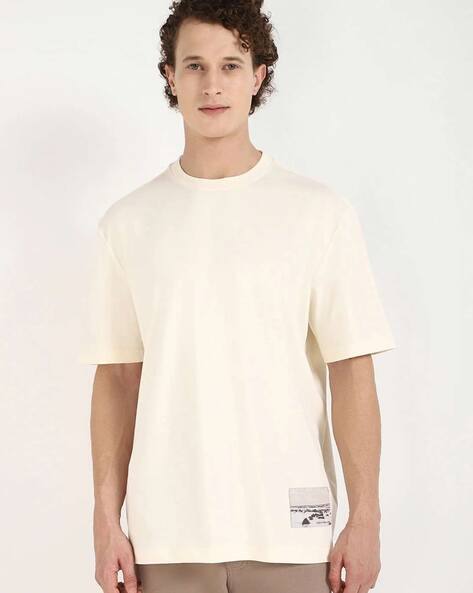 Calvin Klein Jeans Men Graphic Relaxed Fit Crew- Neck T-Shirt