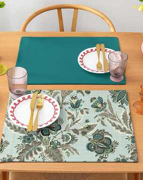 Printed Table Runner with Reversible Placemats-image-48