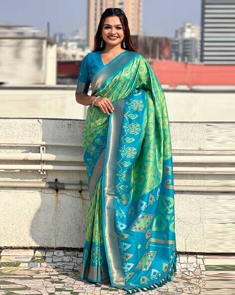 SUHA Women Patola Print Saree with Contrast Border