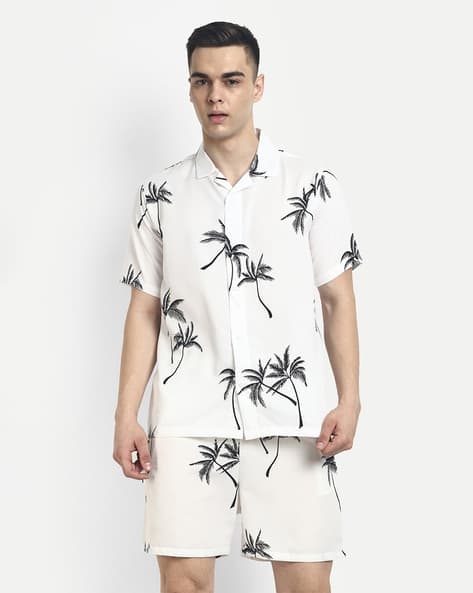 Hivora Men Tropical Print Regular Fit Shorts