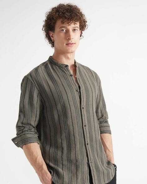 Highlander Men Printed Slim Fit Shirt with Mandarin Collar